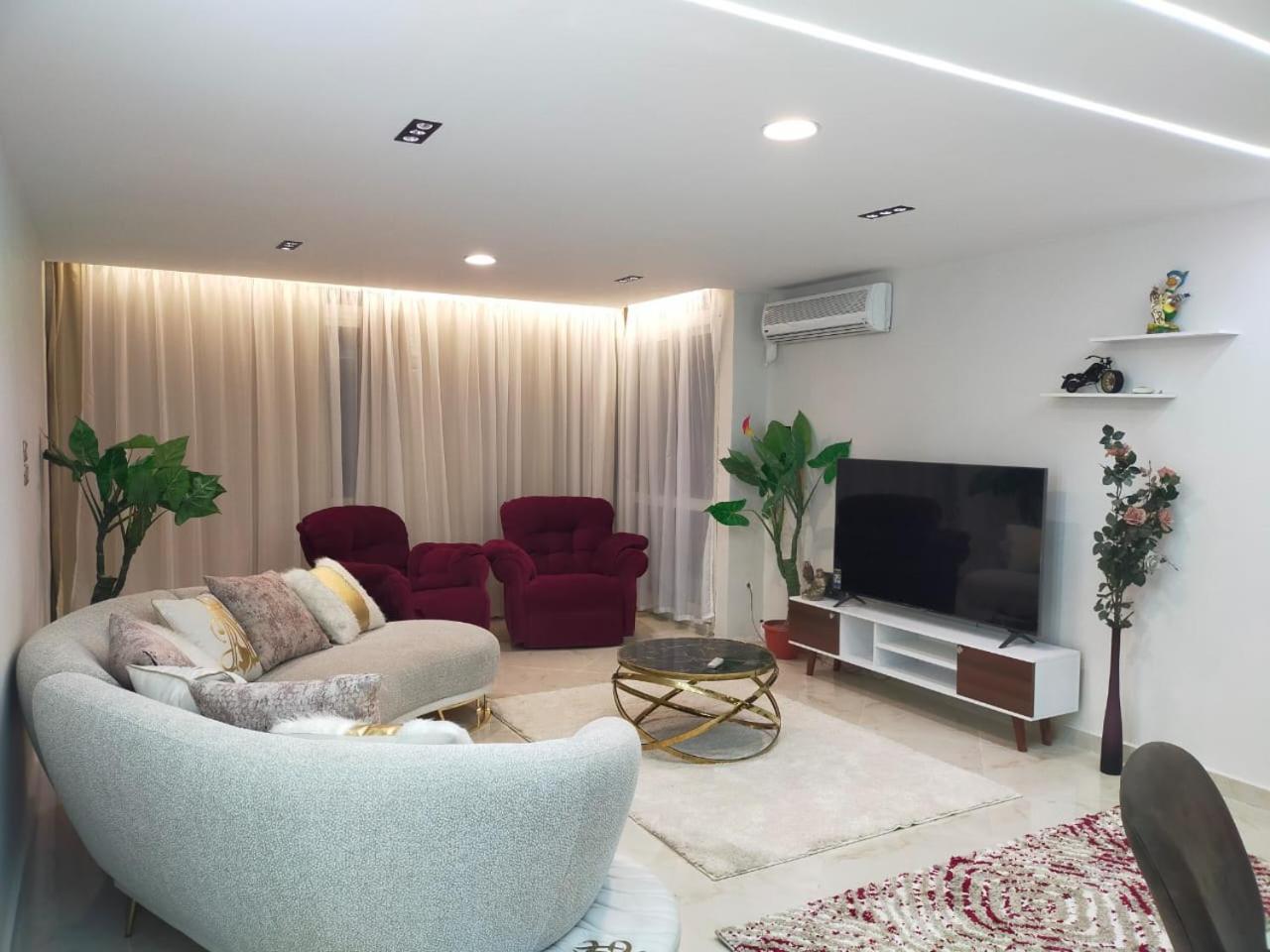Wonderful 2bedroom Front Of Stars Mall 3 Apartment