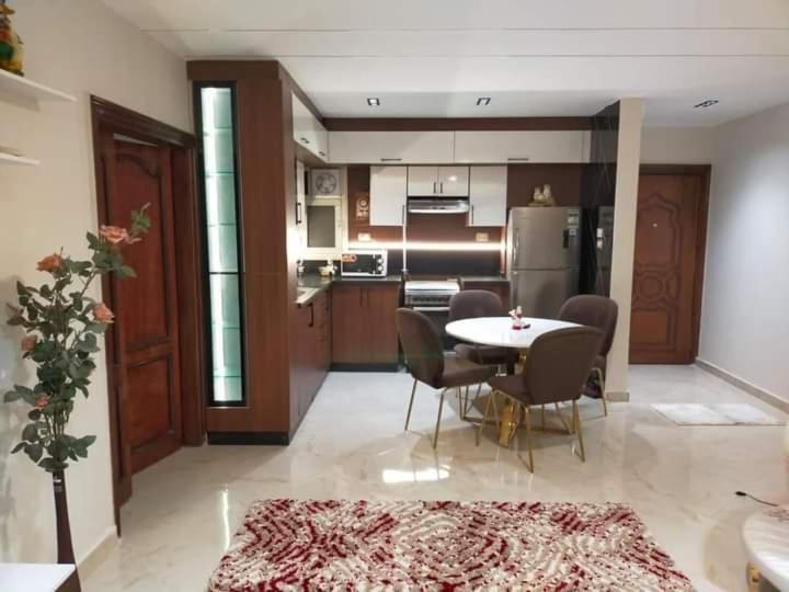 Wonderful 2bedroom Front Of Stars Mall 3 Apartment